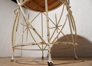 画像15: 【未使用品】　VANTHIEL ルディ・ヴァン・ティエル　Round Table　アトリエ　フレンチ アンティーク 調　ラウンドテーブル　飾り棚　台　ガーデンテーブル　カントリー　作業台　アイアン　彫刻　英国 カフェ　店舗什器