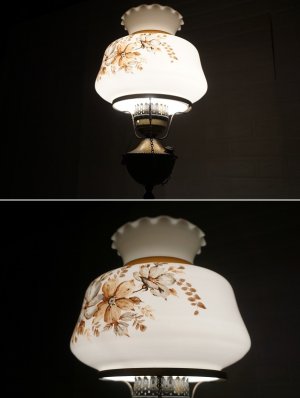 画像12: 西洋　クラシカル　古いアンティーク　1灯　フロアライト　アイアン　ゴールド色　乳白ガラス　スタンドライト　照明　オイルランプ風　英国　洋館　カフェ