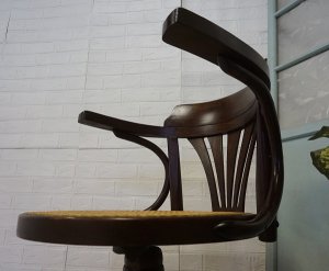 画像8: 東欧　トーネット　アンティーク　チェコ　ベントウッド　NO523　KONTOR　ビーチ材 × ラタン 藤　レボルビングチェア　曲げ木　回転椅子　昇降　アームチェア　ヴィンテージ　英国　カフェ　