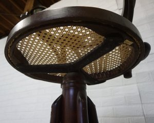 画像10: 東欧　トーネット　アンティーク　チェコ　ベントウッド　NO523　KONTOR　ビーチ材 × ラタン 藤　レボルビングチェア　曲げ木　回転椅子　昇降　アームチェア　ヴィンテージ　英国　カフェ　