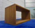 画像2: 展示品　北欧モダン　ウォールナット材　無垢材　オープンシェルフ　棚　台　サイドテーブル　縦横可能　フレキシブル　椅子　チェア　ベンチ　スツール