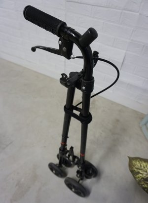 画像3: 5段階調整　軽量介護　ローラーステッカー　ステッキ 杖　車輪付き　高さ調節　ハンドルレール　ブレーキレバー　歩行補助　福祉　自立式　手すり感覚で使用できる　1.8KG　日本　京都製