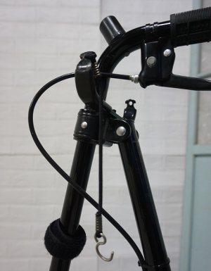 画像13: 5段階調整　軽量介護　ローラーステッカー　ステッキ 杖　車輪付き　高さ調節　ハンドルレール　ブレーキレバー　歩行補助　福祉　自立式　手すり感覚で使用できる　1.8KG　日本　京都製