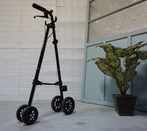 画像4: 5段階調整　軽量介護　ローラーステッカー　ステッキ 杖　車輪付き　高さ調節　ハンドルレール　ブレーキレバー　歩行補助　福祉　自立式　手すり感覚で使用できる　1.8KG　日本　京都製