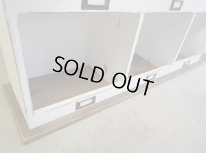 画像15: フレンチカントリー　古い木　ペインティング　収納　キャビネット　靴箱　シューズボックス　下駄箱　シェルフ　飾り棚　陳列棚　台　ディスプレイ　サイドボード　本棚　西洋　英国　ヴィンテージ