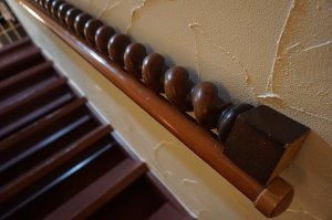 画像4: イギリス　英国　古い木　アンティーク　ツイスト　無垢材　階段　手すり　ディスプレイ　インテリア　オブジェ　柱　パーツ　西洋　洋館　１本出品　在庫2本　(2)