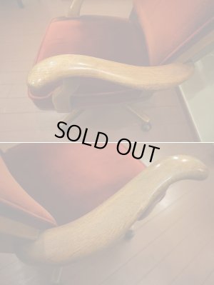 画像15: ヴィンテージ　karimoku カリモク　アームチェア　書斎椅子　デスクチェア　回転椅子　昇降　楢材　オーク材　キャスターチェア　イス　ワインレッド　モケット