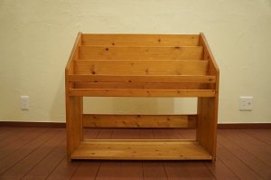 画像4: ヴィンテージ　パイン材　無垢　マガジンラック　ディスプレイラック　シェルフ　雑誌　本棚　収納棚　飾り棚　北欧モダン　英国　カントリー