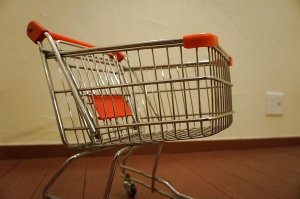 画像5: ヴィンテージ　ミニショッピングカート　買い物カート　高さ36cm　スーパーマーケット　小物入れ　キッズ　ままごと　子供遊具　収納ケース　おもちゃ　ぬいぐるみ　ごっこ遊び　デスク整理　プッシュカート　ハンドカート　トロリー　キャスター　インテリア　オブジェ　ディスプレイ　ビンテージ　店舗什器