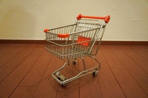 画像6: ヴィンテージ　ミニショッピングカート　買い物カート　高さ36cm　スーパーマーケット　小物入れ　キッズ　ままごと　子供遊具　収納ケース　おもちゃ　ぬいぐるみ　ごっこ遊び　デスク整理　プッシュカート　ハンドカート　トロリー　キャスター　インテリア　オブジェ　ディスプレイ　ビンテージ　店舗什器