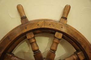 画像8: 古い木　アンティーク　船舵 ハンドル ラット 舵輪　船舶　操舵輪　木製　インテリア　オブジェ　置物　壁掛け　店舗什器　ディスプレイ　ガーデニングアイテム　アトリエ　クウネル