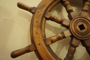画像7: 古い木　アンティーク　船舵 ハンドル ラット 舵輪　船舶　操舵輪　木製　インテリア　オブジェ　置物　壁掛け　店舗什器　ディスプレイ　ガーデニングアイテム　アトリエ　クウネル