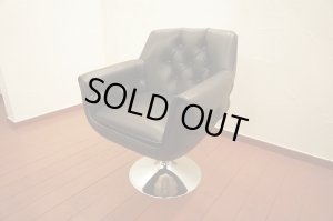 画像10: ボタン留め　ブラック　ロビーチェア　ラウンジ　応接　アームチェア　回転椅子　イス　ディスプレイ　店舗什器　スペースエイジ　レトロ　カフェ　喫茶