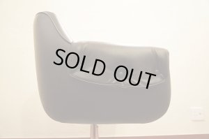 画像4: ボタン留め　ブラック　ロビーチェア　ラウンジ　応接　アームチェア　回転椅子　イス　ディスプレイ　店舗什器　スペースエイジ　レトロ　カフェ　喫茶