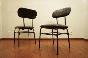 画像1: 北欧　ミッドセンチュリー　モダン　ブラック　フェイクレザー　ヴィンテージ調　ダイニングチェア　椅子　イス　ディスプレイ　店舗什器　インダストリアル　男前　西海岸style　１脚出品　在庫2脚