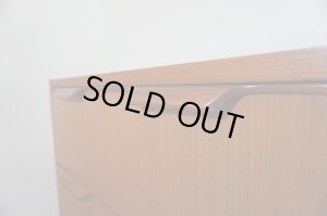 画像12: SWITCH スウィッチ　Oslo 4 Step　チーク材 × マホガニー材　4ドロワー　トール チェスト　収納棚　箪笥　サイドボード　引き出し　北欧　ミッドセンチュリー　カフェ　レトロ　ヴィンテージテイスト　廃番品