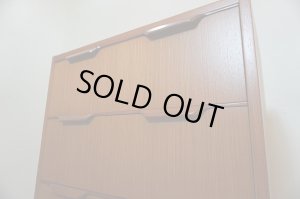 画像7: SWITCH スウィッチ　Oslo 4 Step　チーク材 × マホガニー材　4ドロワー　トール チェスト　収納棚　箪笥　サイドボード　引き出し　北欧　ミッドセンチュリー　カフェ　レトロ　ヴィンテージテイスト　廃番品