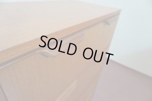 画像11: SWITCH スウィッチ　Oslo 4 Step　チーク材 × マホガニー材　4ドロワー　トール チェスト　収納棚　箪笥　サイドボード　引き出し　北欧　ミッドセンチュリー　カフェ　レトロ　ヴィンテージテイスト　廃番品