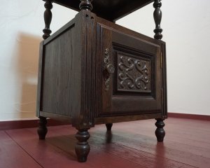 画像2: 西洋　クラシカル　キャビネット　コーナーテーブル　サイドテーブル　コンソール　オーク材　飾り棚　台　シェルフ　アンティーク　洋館　英国スタイル　彫刻