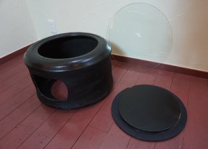 画像9: レーシングタイヤ　★ YOKOHAMA  ヨコハマ ★　F1 F2 F3    ガラストップ　サイドテーブル　ラウンドテーブル　飾り棚　台　シェルフ　ディスプレイ　ガレージ　店舗什器