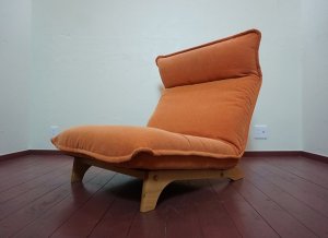 画像1: 北欧モダン　タマリビング　リクライニングチェア　リクライングソファ　ローソファ　ハイバック　１P　パーソナルチェア　パーソナルソファ　オーク材　ファブリック　オレンジ