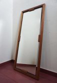 画像1: 北欧　ミッドセンチュリー　ヴィンテージ　チーク材　壁掛け　ミラー　鏡　ディスプレイ (1)