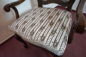 画像9: 西洋　クラシカル　英国　アンティーク調　アームチェア　ダイニングチェア　サロンチェア　洋館　猫脚　彫刻　椅子　イス　1脚出品　在庫2脚　(1)