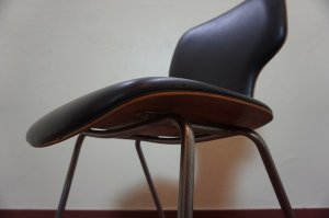 画像14: 希少　古き良き時代　ミッドセンチュリー　ヴィンテージ　剣持勇　天童木工　チェア　椅子　イス　チーク材　×　合皮　黒　ブラック　当時物　レトロ　カフェ　1脚出品　在庫3脚　(3)