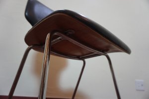 画像12: 希少　古き良き時代　ミッドセンチュリー　ヴィンテージ　剣持勇　天童木工　チェア　椅子　イス　チーク材　×　合皮　黒　ブラック　当時物　レトロ　カフェ　1脚出品　在庫3脚　(4)