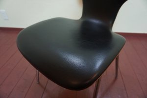 画像8: 希少　古き良き時代　ミッドセンチュリー　ヴィンテージ　剣持勇　天童木工　チェア　椅子　イス　チーク材　×　合皮　黒　ブラック　当時物　レトロ　カフェ　1脚出品　在庫3脚　(4)