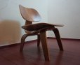 画像2: 【展示美品】　Eams イームズ 初期作品　ミッドセンチュリー　LCW　イージーチェア　ラウンジチェア　ウォールナット材　椅子　イス　北欧モダン　在庫4脚　(4) (2)