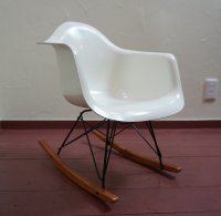 北欧 ミッドセンチュリー モダン　【不朽の名作】　Charles&Ray Eames イームズ　ロッキングチェア　キッズチェア　チャイルドチェア　子供椅子　子供部屋　ディスプレイ　イス　白色　ホワイト色　(1)