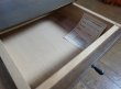画像12: karimoku カリモク　ナイトテーブル　サイドテーブル　収納棚　引き出し　飾り棚　整理箪笥　チェスト (12)