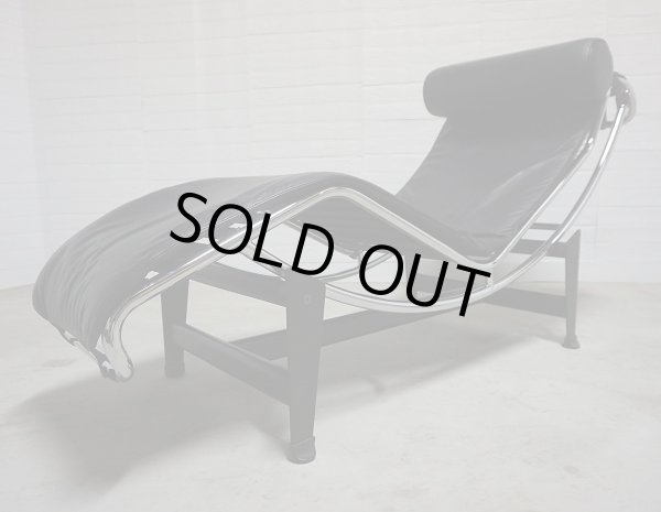 画像1: ル・コルビジェ　LC4　シェーズロング　１P　ソファ黒　イタリア製　本革　寝椅子　ロッキングチェア　安楽椅子　 (1)