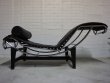 画像7: ル・コルビジェ　LC4　シェーズロング　１P　ソファ黒　イタリア製　本革　寝椅子　ロッキングチェア　安楽椅子　 (7)