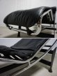画像15: ル・コルビジェ　LC4　シェーズロング　１P　ソファ黒　イタリア製　本革　寝椅子　ロッキングチェア　安楽椅子　 (15)