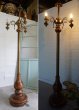 画像2: 西洋　クラシカル　古い木　アンティーク　フロアライト　3灯　スタンドライト　ランプ　照明　英国　洋館　カフェ (2)