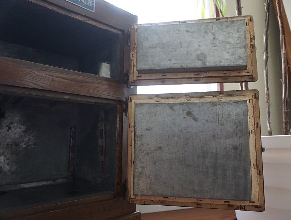 画像8: 〇古き良き時代〇　VINTAGE ヴィンテージ　氷冷蔵庫　パーラー　冷蔵器　収納　チェスト　古民家　レトロ　カフェ　古道具　ディスプレイ　当時物 (8)