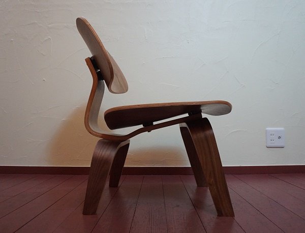 画像3: 【展示美品】　Eams イームズ 初期作品　ミッドセンチュリー　LCW　イージーチェア　ラウンジチェア　ウォールナット材　椅子　イス　北欧モダン　在庫4脚　(4) (3)