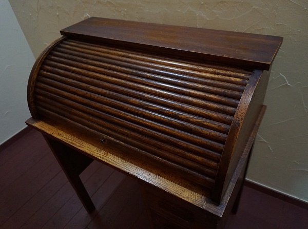 画像4: イギリスアンティーク　英国アンティーク　1900〜1920年代頃　ロールトップ　蛇腹　片袖　クラシック　ティングビューロ　デスク　書斎机　作業台　ディスプレイ　オーク材 (4)