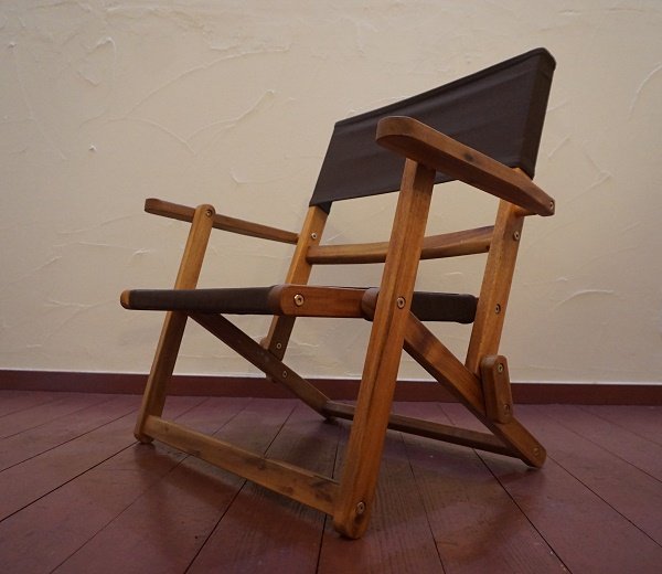 画像2: 北欧モダン　カントリー　フォールディングチェア　折り畳み椅子　ローチェア　アームチェア　アウトドア　ガーデンチェア　デッキチェア　ブラウン色　在庫2脚　(1) (2)