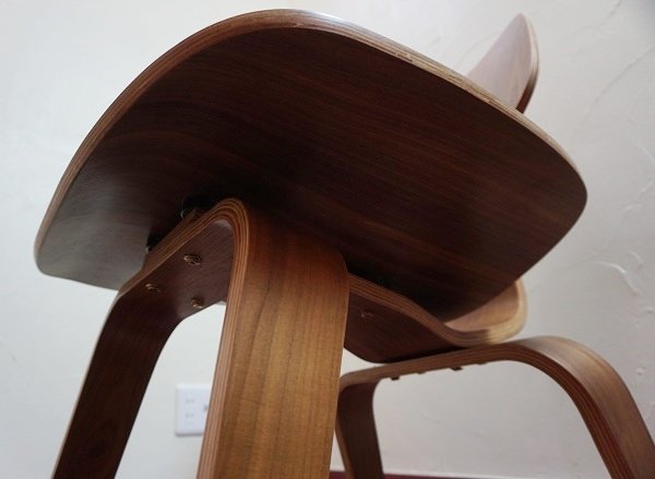 画像13: 【展示美品】　Eams イームズ 初期作品　ミッドセンチュリー　LCW　イージーチェア　ラウンジチェア　ウォールナット材　椅子　イス　北欧モダン　在庫4脚　(2) (13)