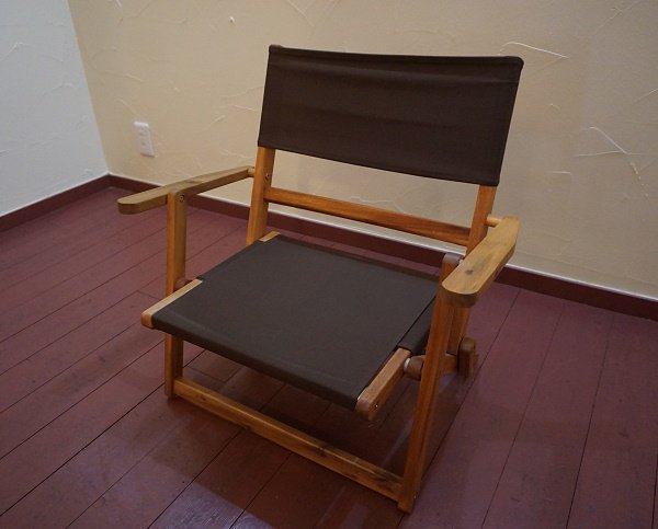 画像4: 北欧モダン　カントリー　フォールディングチェア　折り畳み椅子　ローチェア　アームチェア　アウトドア　ガーデンチェア　デッキチェア　ブラウン色　在庫2脚　(1) (4)