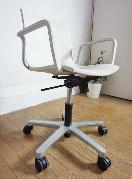 完成品でのお届けとなります【展示品】MOBLES114　Gimlet chair　回転椅子　グレー